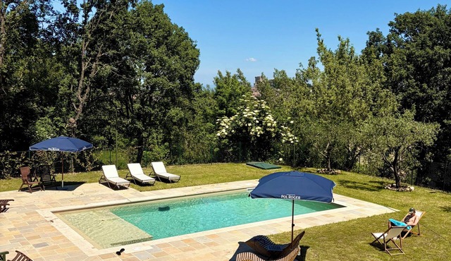 Relaxation and Comfort: A Stunning Country House with a Pool