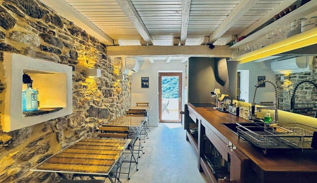 Renovated stone house in Apricale with hammam