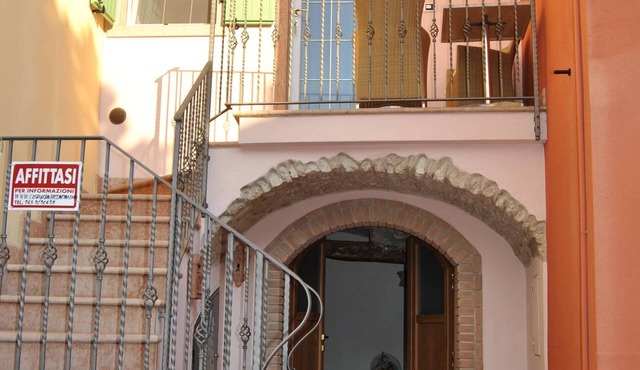 ROMANTIC 2-BEDROOM COTTAGE (both with double beds) near the beach, with garage, TV, and bicycles.