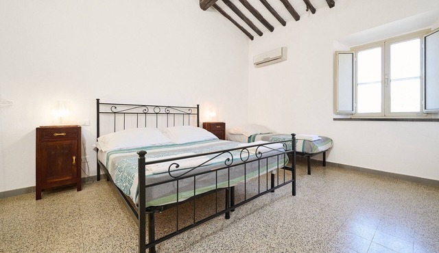 Room 'Camera 2 - Del Ponti' with Shared Garden, Wi-Fi and Air Conditioning in Casa Paduletto