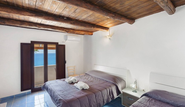 Room 'Camera Palinuro Vista Mare' with Sea View, Wi-Fi and Air Conditioning