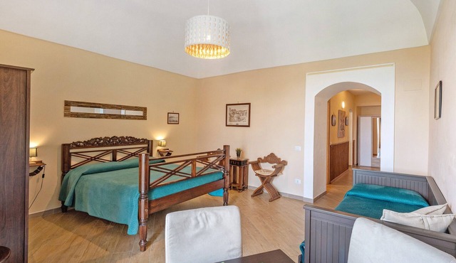 Room 'Caruso' with Shared Terrace, Wi-Fi and Air Conditioning