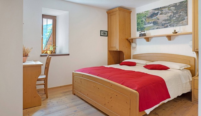 Room 'La Gemma-stanza Dell'acqua' with Mountain View, Shared Garden and Wi-Fi