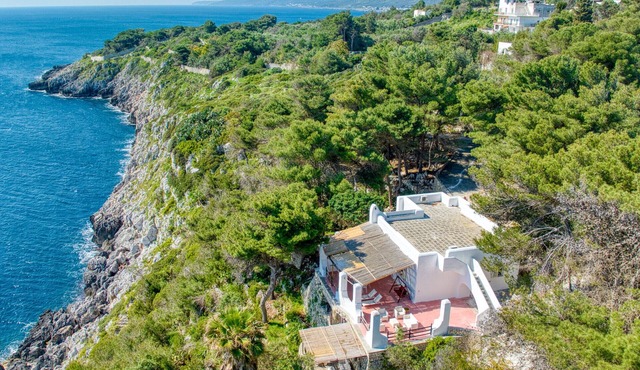 Sea access: unique villa with stunning views (house A)