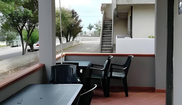 Seaside House with Private Entrance, Steps from Beach and Station