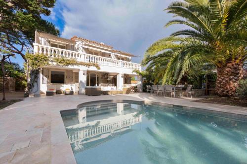Serene Cap dAntibes retreat with heated pool steps from the beaches