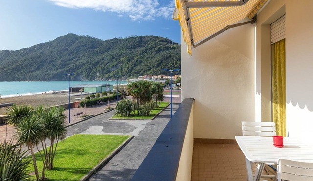 SESTRI RIva Al Mare Flat Sea View (CIN IT010059C2SIPCD95H)