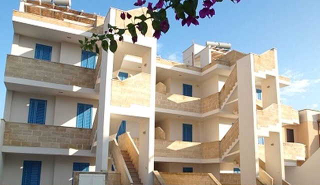 Small panoramic room 120 m from the beach
