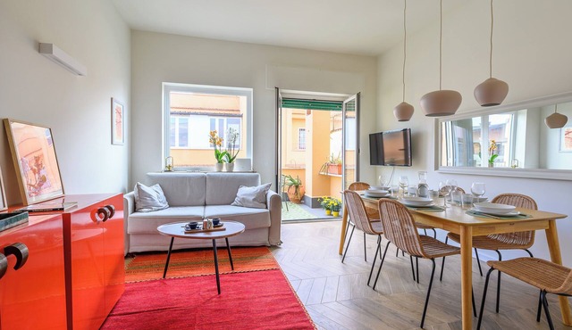 Spacious bright and cozy penthouse with terrace close to metro station