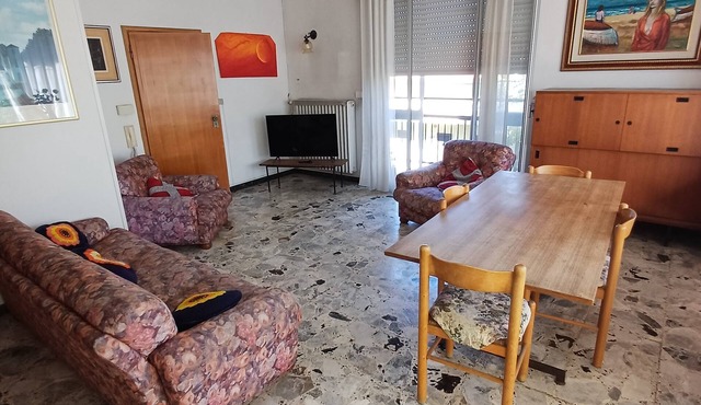 Spacious apartment in a central location, less than a 5-minute walk from the beach