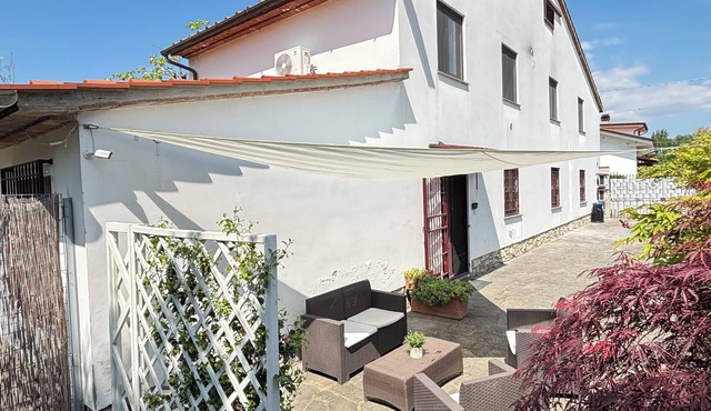 Spacious modern apartment in the heart of Tuscany perfect for families & groups