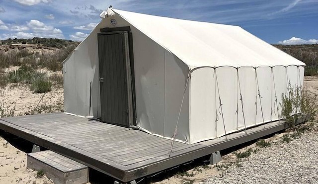 Spacious Pet-Friendly Safari Tent on Yuba Lake with Spectacular Views for a Memorable Glamping Escape in Utah in Levan