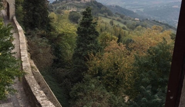 Spectacular Views - Charming House in Central Todi