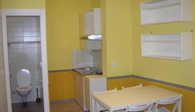 Studio Apartment 150 Meters from Metro B
