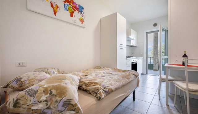 Studio Apartment 'Tiny' with Shared Terrace and Wi-Fi