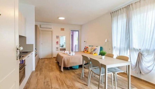 Studio Apartment with Double Balcony - 900 m from Tower, Private Park
