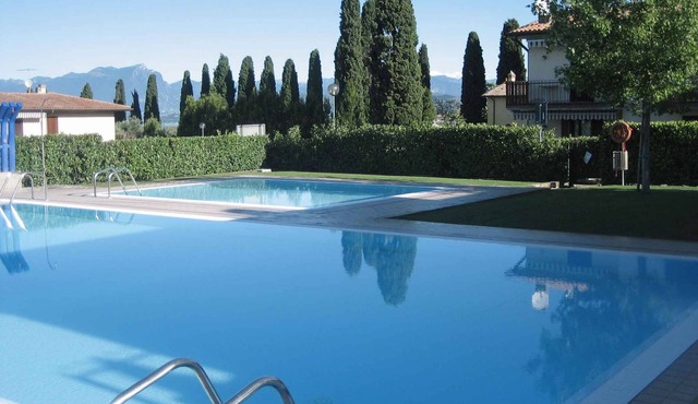 Studio with pool for 6 people