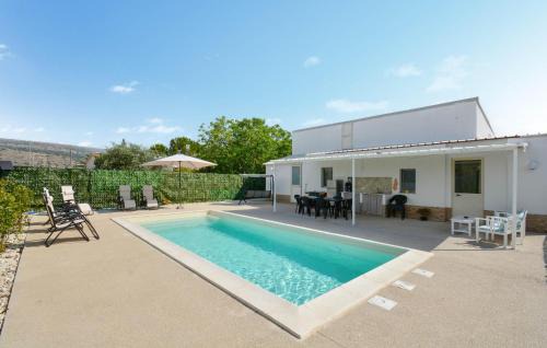 Stunning Home In Comiso in Comiso