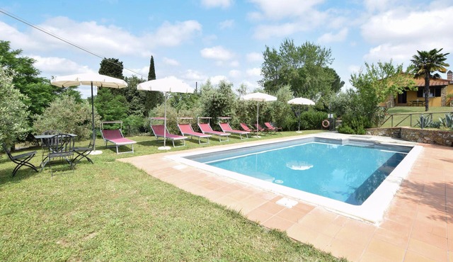 Stunning home in Lucignano