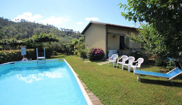Stunning private villa for 6 people with WIFI, private pool, A/C, TV, patio and pets allowed