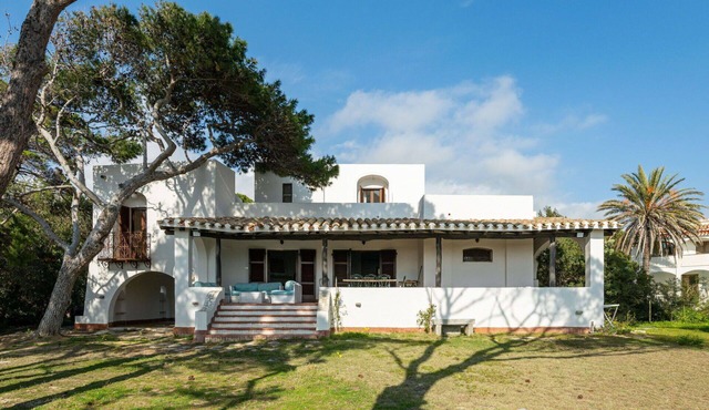 Stunning private villa for 12 guests with A/C, WIFI, TV, terrace and pets allowed