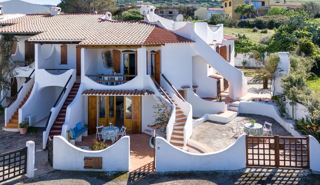 Stunning private villa for 10 guests with A/C, WIFI, TV and patio