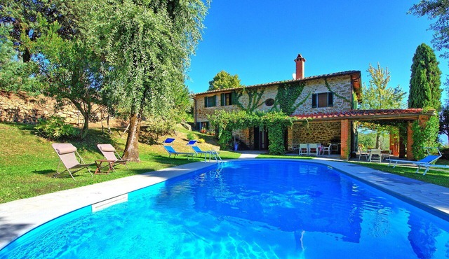 Stunning private villa for 9 people with WIFI, A/C, private pool, TV, patio and panoramic view