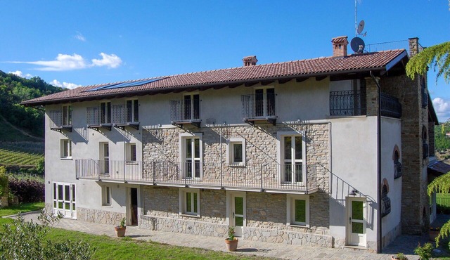 Stunning private villa for 30 guests with hot tub, WIFI, private pool, TV, patio and pets allowed