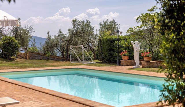 Stunning private villa for 10 people with private pool, WIFI, patio, pets allowed and panoramic .