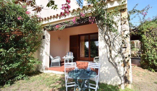 Stunning villa for 4 people with A/C, TV and patio