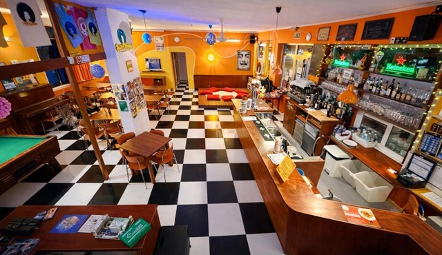 Sunflower Beach Backpacker Hostel & Bar in Rimini