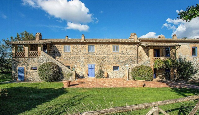 Tenuta between Umbria and Tuscany