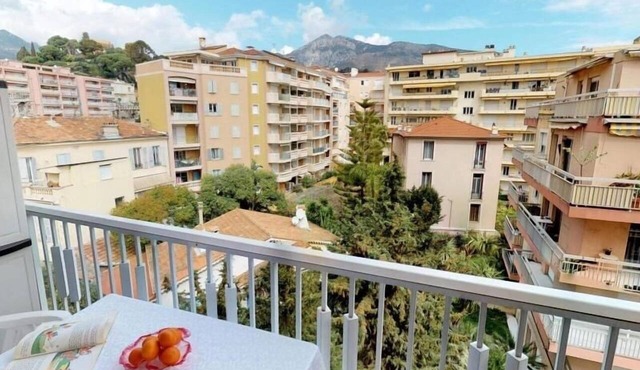 Top Floor Studio with Terrace and Private Parking in Menton