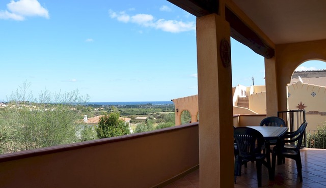 Trilocale con ampia terrazza con vista mare a 1,5 km dalle spiagge Budoni FBU-BALD01 in Muriscuvò