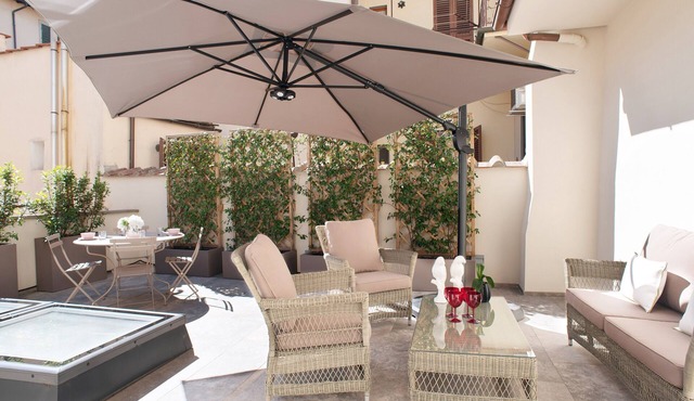 Two-Level Apartment with Terrace in the Heart of Oltrarno