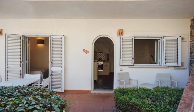 Ulivo Apartment in the Residence le Ruve Bianche with swimming pool and private beach