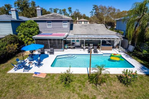 Ultimate Beach Getaway · Mins from Beach · Hot Tub · Heated Pool · Game Room in Seminole