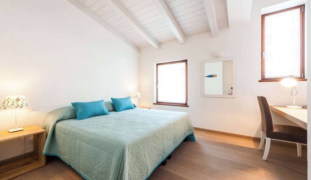 Vacation Apartment “Vecchio Frantoio” with Lake View, Mountain View & Terrace