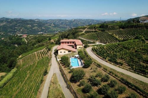 Villa Belpoggio Langhe Wine Country 15m pool High-Speed WiFi