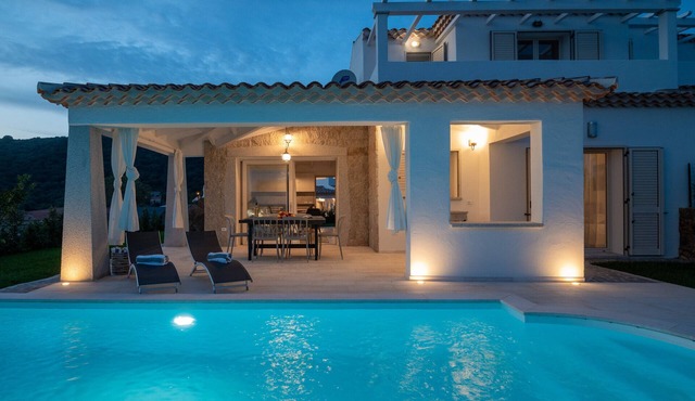 Villa Ca' La Luna by Klodge - stylish pool villa
