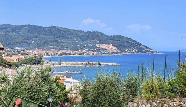 Villa 'Capo Berta View' with Sea View, Wi-Fi and Air Conditioning