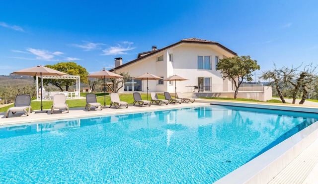 Villa Chimera White 16 with Pool & Gym, Arezzo, Italy