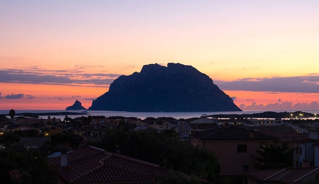 VILLA CIELO DI TAVOLARA, just a few steps from the sea with breathtaking views.