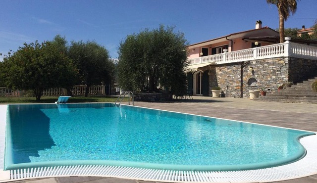 Villa con piscina a Imperia, Italy