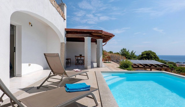 Villa dell’Asfodelo – Pool with Sea View, Wi-Fi & Air Conditioning