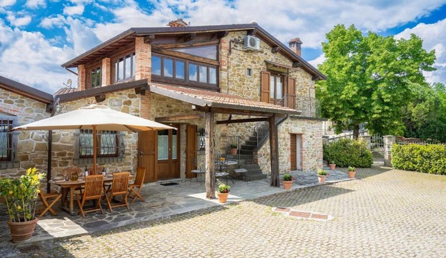 villa Emilia Tuscan stone