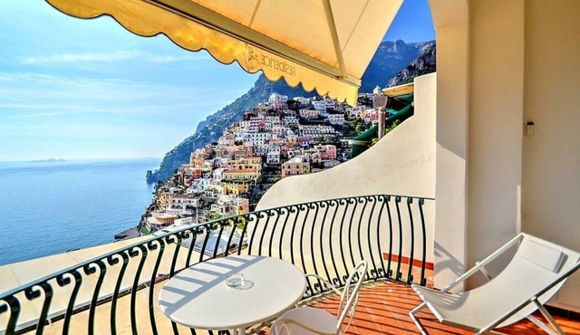 Villa Faustina A: A bright and elegant studio apartment located in the center of Positano, with Free WI-FI.
