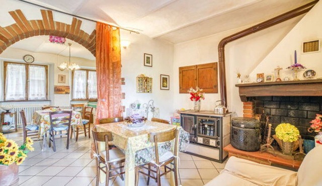 Villa in Città Di Castello with 2 bedrooms sleeps 4