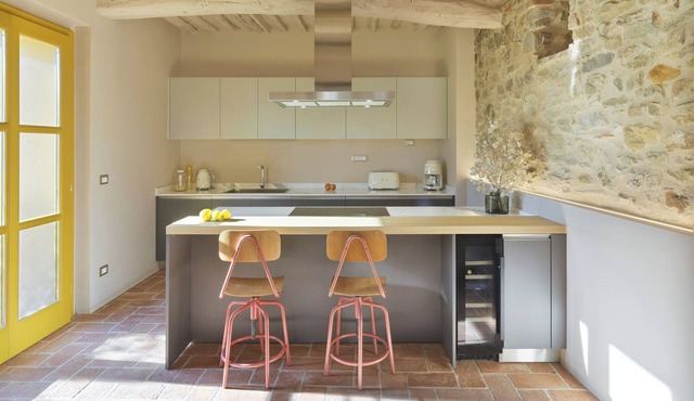 Villa /Independent home in Lucca with 7 bedrooms sleeps 16