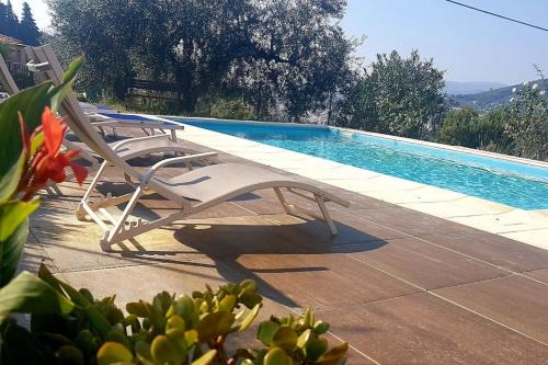 Villa Lazzarini Imperia Appartamento Franco in villa con piscina condivisa